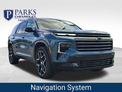 Certified 2025 Chevrolet Traverse High Country FWD image 1