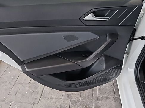 Used 2025 Volkswagen Jetta SE image 20