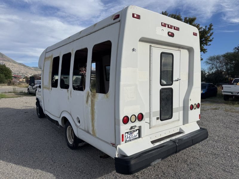 Used 2004 Ford E-350 and Econoline 350 Super Duty RWD image 3