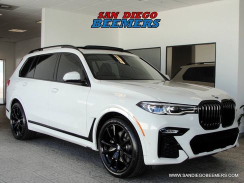 Used 2022 BMW X7 xDrive40i w/ M Sport Package AWD/4WD image 9