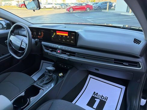 New 2025 Kia K4 LX image 15