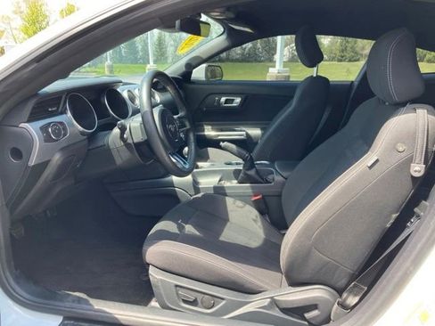 Used 2022 Ford Mustang GT RWD image 4