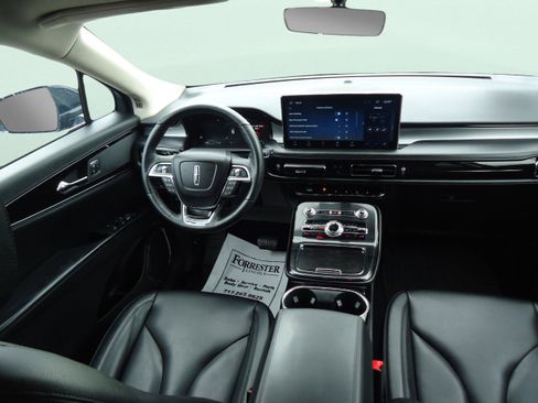 Used 2022 Lincoln Nautilus FWD image 10