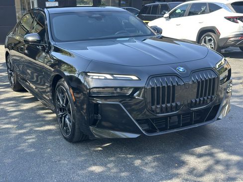 Used 2023 BMW 740i w/ Parking Assistance Package RWD image 6