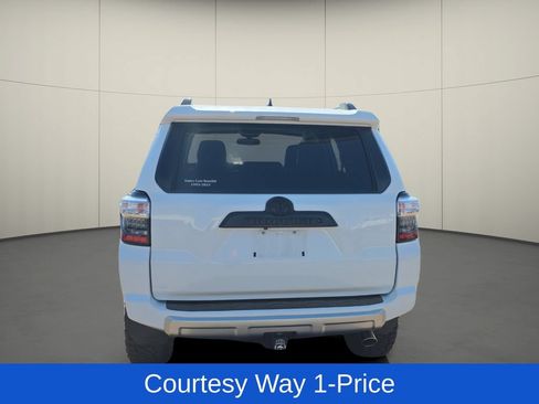 Used 2018 Toyota 4Runner TRD Off-Road Premium AWD/4WD image 8
