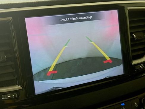 Used 2023 Chrysler Pacifica Touring-L FWD image 18