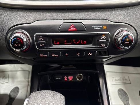 Used 2019 Kia Sorento LX image 29