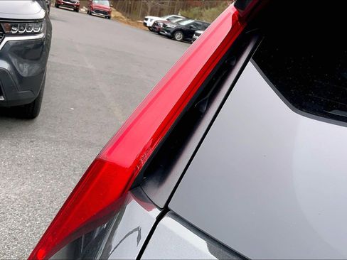 Used 2023 Kia Niro SX image 31