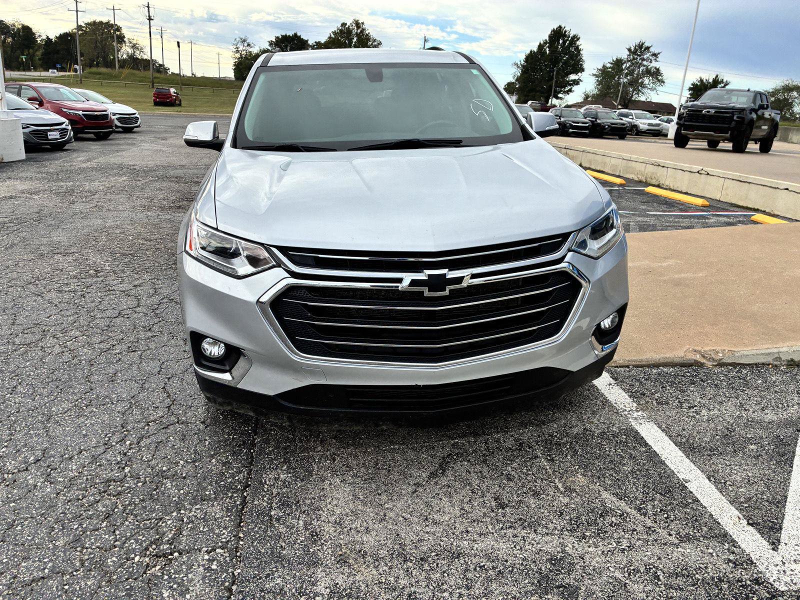 Used 2021 Chevrolet Traverse LT FWD image 3