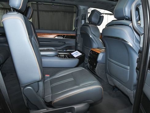Used 2022 Jeep Grand Wagoneer Series II w/ Convenience Group III AWD/4WD image 53