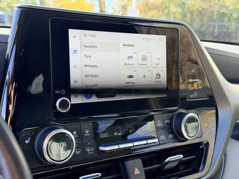 Used 2023 Toyota Highlander XLE image 13