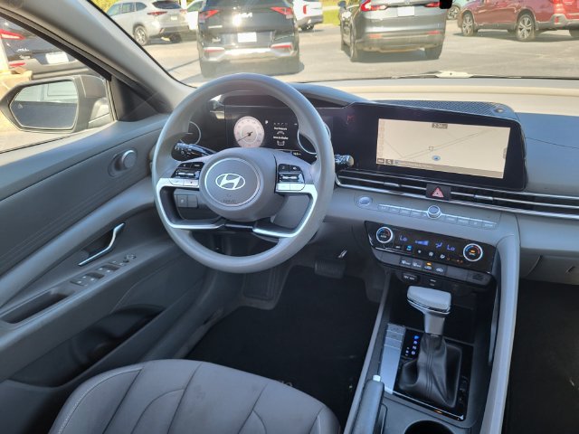 Used 2024 Hyundai Elantra SEL FWD image 13