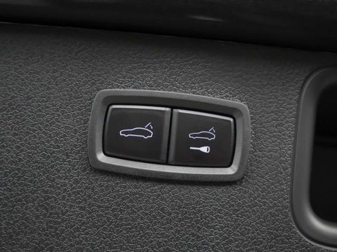 Certified 2026 Porsche Macan AWD/4WD image 14