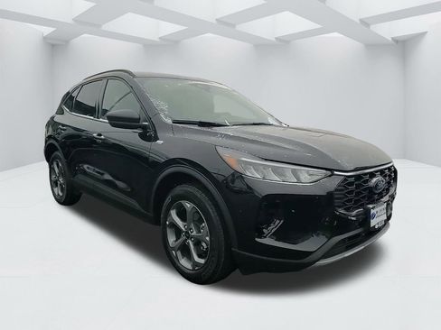 Used 2025 Ford Escape ST-Line image 3