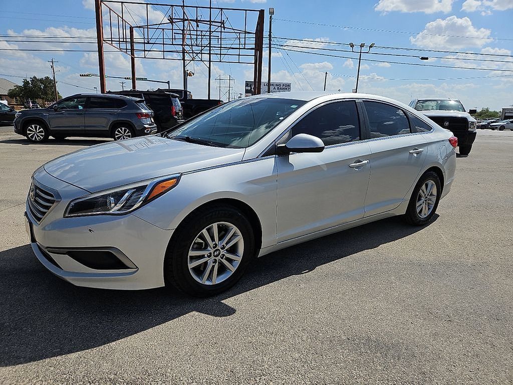 Used 2017 Hyundai Sonata SE FWD image 2