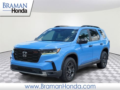 Certified 2023 Honda Pilot TrailSport image 1