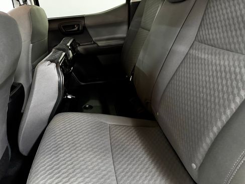 Used 2021 Toyota Tacoma SR AWD/4WD image 31