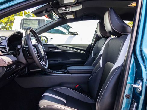 Used 2025 Toyota Camry SE image 15