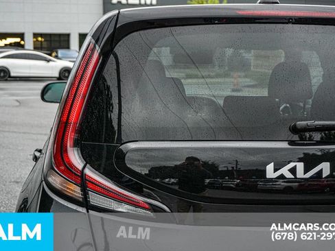 Used 2025 Kia Soul LX w/ LX Technology Package FWD image 12