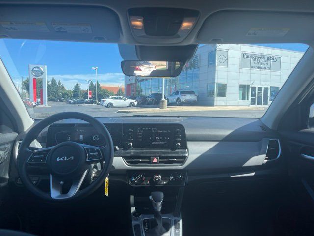 Used 2025 Kia Seltos LX AWD/4WD image 12