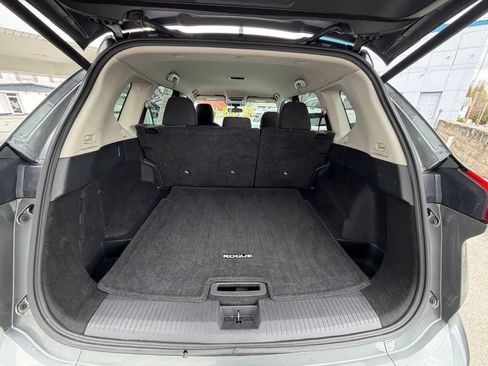 Used 2024 Nissan Rogue SV AWD/4WD image 11