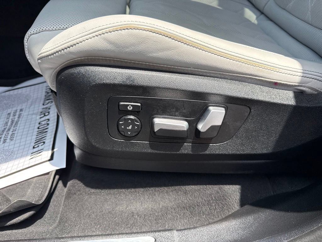 Used 2024 BMW X5 sDrive40i w/ M Sport Package RWD image 18
