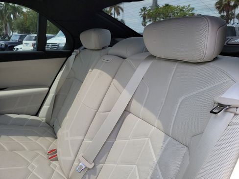 Used 2024 BMW 740i w/ Premium Package 2 RWD image 13