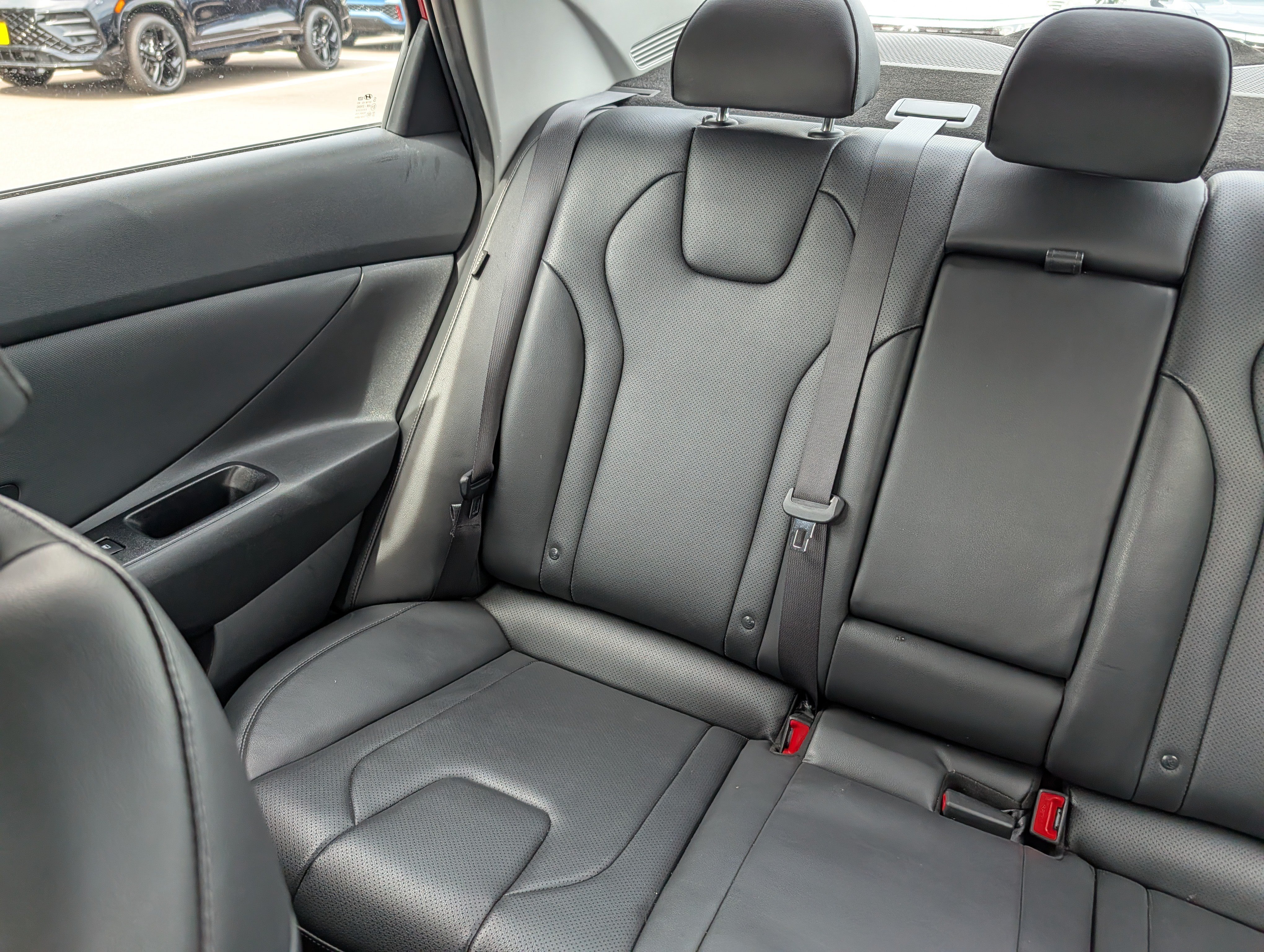 Used 2025 Hyundai Elantra Limited FWD image 12