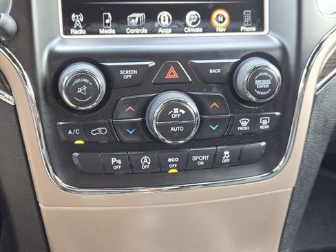 Used 2017 Jeep Grand Cherokee Overland AWD/4WD image 21