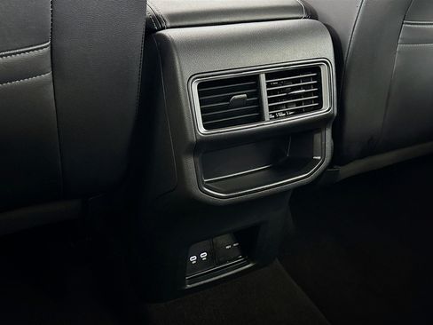 Used 2024 Volkswagen Atlas Cross Sport SE image 28