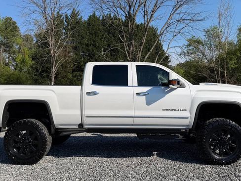 Used 2019 GMC Sierra 2500 Denali w/ Duramax Plus Package image 8