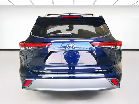 Used 2022 Toyota Highlander Platinum FWD image 5