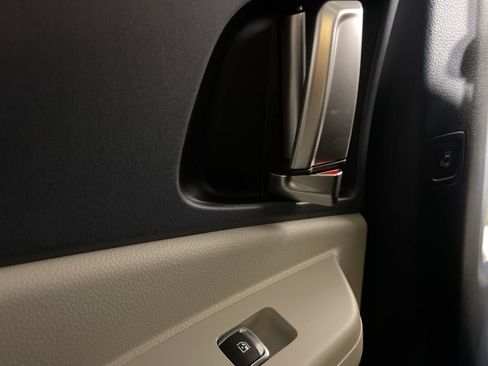 New 2026 Kia Carnival EX FWD image 36