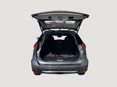 Used 2019 Nissan Rogue SV image 16