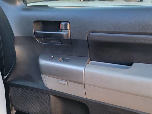 Used 2012 Toyota Tundra 4x4 CrewMax image 25