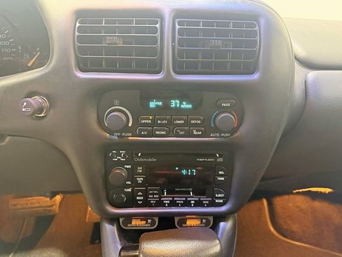 Used 1997 Oldsmobile Cutlass Supreme SL image 15