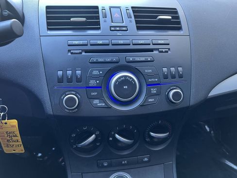 Used 2013 MAZDA MAZDA3 i Sport FWD image 20