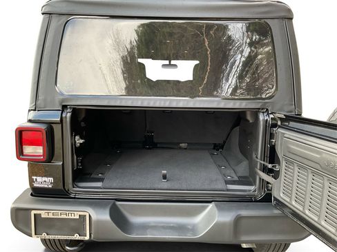 Used 2025 Jeep Wrangler Sport image 13