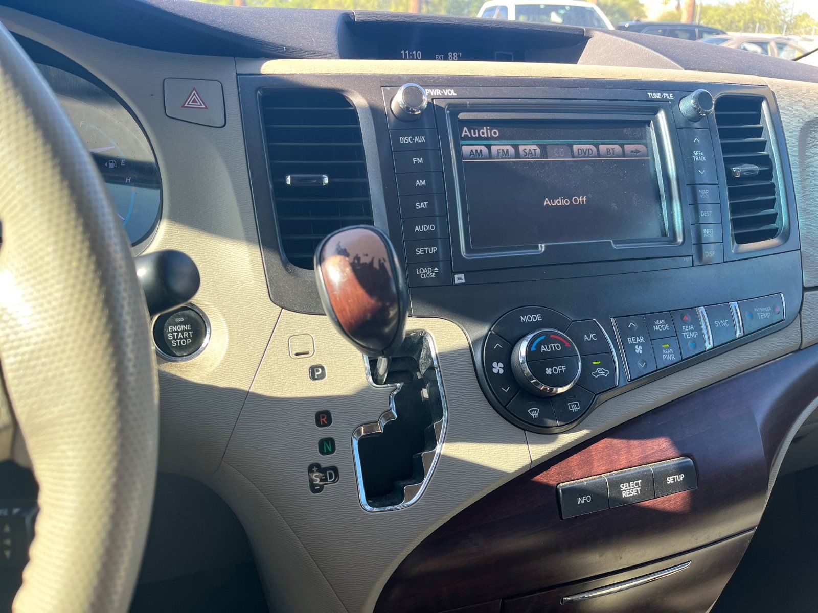 Used 2014 Toyota Sienna XLE w/ XLE Premium Package FWD image 16