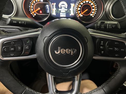 Used 2019 Jeep Wrangler Unlimited Sahara AWD/4WD image 22