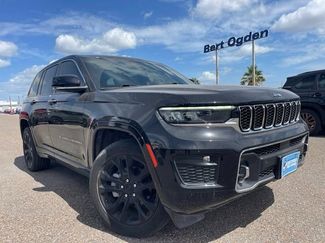 Used 2022 Jeep Grand Cherokee Overland RWD video 1