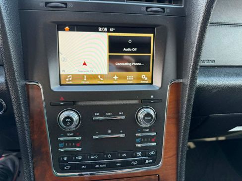 Used 2016 Lincoln Navigator Select AWD/4WD image 10