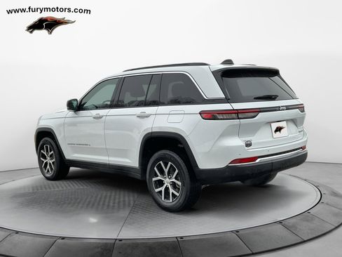 Used 2025 Jeep Grand Cherokee Limited image 6