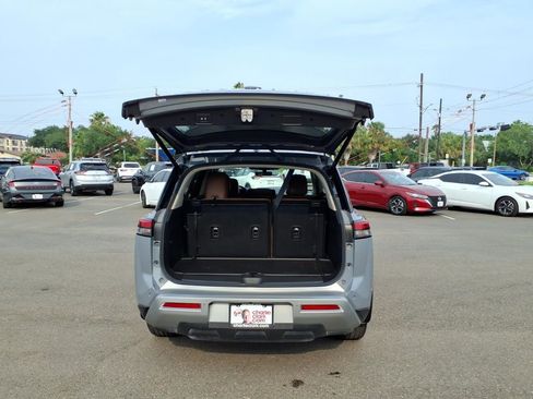 Used 2024 Nissan Pathfinder Platinum w/ Cargo Package FWD image 20