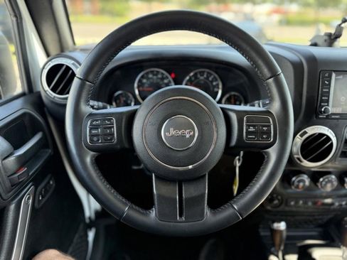 Used 2017 Jeep Wrangler Unlimited Rubicon w/ Connectivity Group image 23