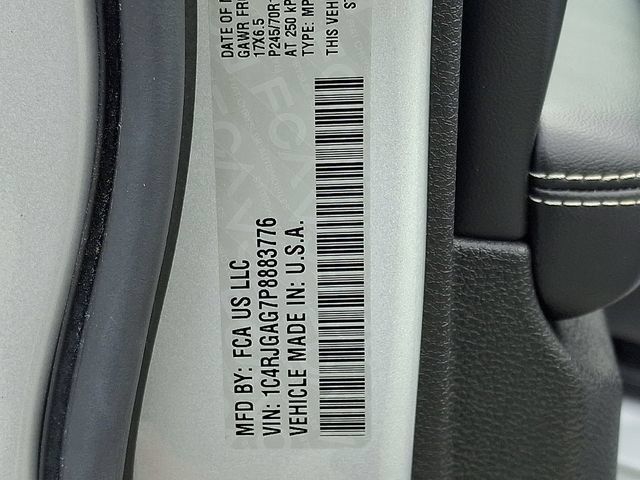 Used 2023 Jeep Grand Cherokee Laredo RWD image 25