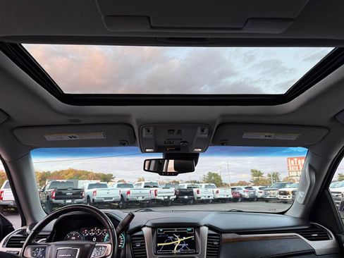 Used 2019 GMC Yukon XL Denali w/ Denali Ultimate Package image 29