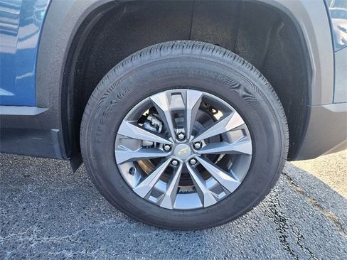 Used 2025 Chevrolet Equinox LT w/ Safety and Technology Package image 11