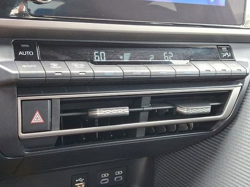 Used 2025 Toyota Camry SE FWD image 15