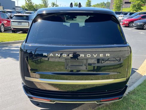 Used 2024 Land Rover Range Rover Long Wheelbase SE AWD/4WD image 6